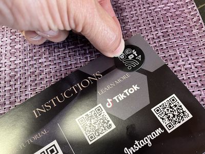 Doomys NFC Tag auf einer Karte platzieren, um eine digitale Aktion zu starten